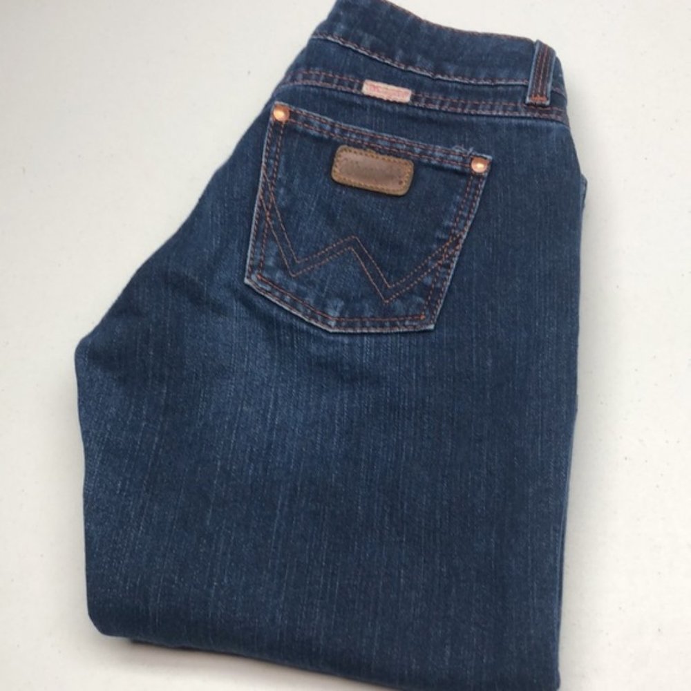 LIKE NEW WRANGLER PREMIUM PATCH BOOTCUT JEANS 4/27x34 😎